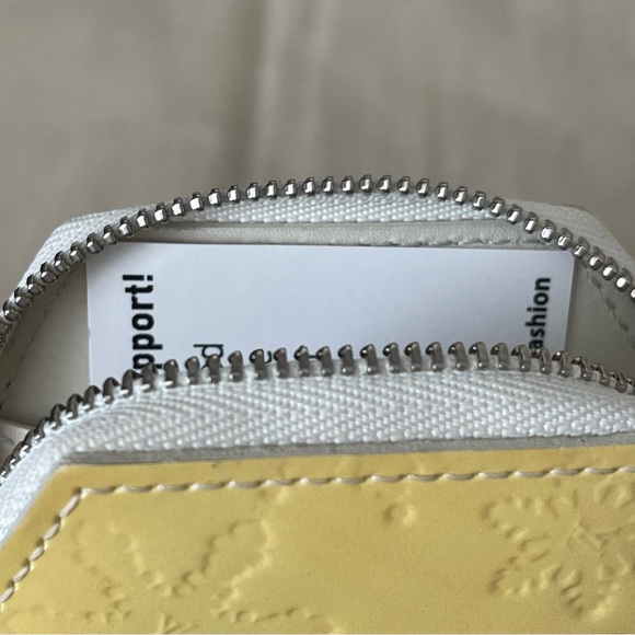 LOUIS VUITTON ⭐️VERNIS PORT MONNAIE FLOCON MM PERLE W/UNBRANDED WRISTLET CHAIN⭐️ - Picture 17 of 17